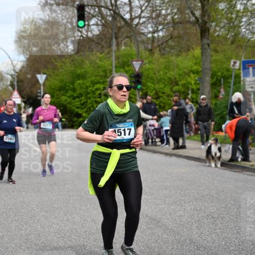12.04.2026 - 45. Internationalen Wilhelmsburger Insellauf J. Mangold http://msf.ph/oto/9518388 12.04.2026 13:23:41 Ziel 3814, 2716, 3730, 3353, 2766, 5622, 3739, 5209, 5212, 2802, 2803, 3258, 3259, 4073, 4292, 4517, 3872, 5017, 3871, 3871, 5632, 4365, 3267, 2562, 5356, 5355 meine-sportfotos.de