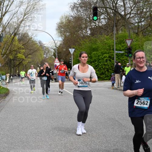 12.04.2026 - 45. Internationalen Wilhelmsburger Insellauf J. Mangold http://msf.ph/oto/9518406 12.04.2026 13:23:44 Ziel 2716, 3730, 3353, 2766, 5622, 3739, 5209, 5212, 2802, 2803, 3258, 3259, 4073, 4292, 4292, 4517, 3872, 5017, 3871, 5632, 4365, 3267, 2562, 5356, 5355, 4567 meine-sportfotos.de