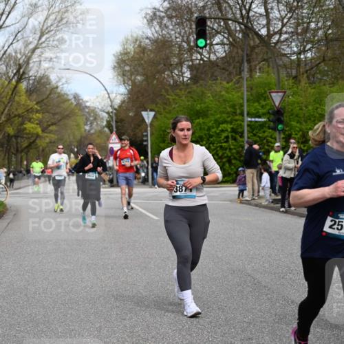 12.04.2026 - 45. Internationalen Wilhelmsburger Insellauf J. Mangold http://msf.ph/oto/9518408 12.04.2026 13:23:44 Ziel 2716, 3730, 3353, 2766, 5622, 3739, 5209, 5212, 2802, 2803, 3258, 3259, 4073, 4292, 4292, 4517, 3872, 5017, 3871, 5632, 4365, 3267, 2562, 5356, 5355, 4567 meine-sportfotos.de
