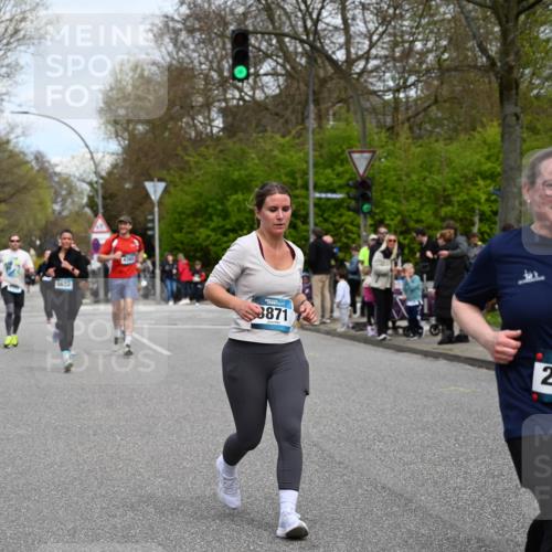 12.04.2026 - 45. Internationalen Wilhelmsburger Insellauf J. Mangold http://msf.ph/oto/9518412 12.04.2026 13:23:45 Ziel 3730, 3353, 2766, 5622, 3739, 5209, 5212, 2802, 2803, 3258, 3259, 4073, 4292, 4517, 4517, 3872, 5017, 3871, 5632, 4365, 3267, 2562, 5356, 5355, 5356, 5355, 4567 meine-sportfotos.de