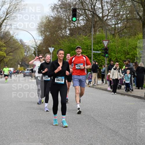 12.04.2026 - 45. Internationalen Wilhelmsburger Insellauf J. Mangold http://msf.ph/oto/9518420 12.04.2026 13:23:49 Ziel 2766, 5622, 3739, 5209, 5212, 2802, 2803, 3258, 3259, 4073, 4292, 4517, 3872, 5017, 3871, 5632, 4365, 3267, 2562, 5356, 5355, 4567, 2145 meine-sportfotos.de