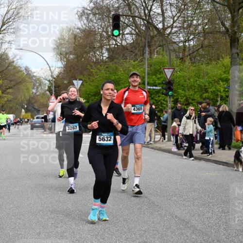 12.04.2026 - 45. Internationalen Wilhelmsburger Insellauf J. Mangold http://msf.ph/oto/9518424 12.04.2026 13:23:49 Ziel 2766, 5622, 3739, 5209, 5212, 2802, 2803, 3258, 3259, 4073, 4292, 4517, 3872, 5017, 3871, 5632, 4365, 3267, 2562, 5356, 5355, 4567, 2145 meine-sportfotos.de