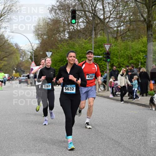 12.04.2026 - 45. Internationalen Wilhelmsburger Insellauf J. Mangold http://msf.ph/oto/9518426 12.04.2026 13:23:49 Ziel 2766, 5622, 3739, 5209, 5212, 2802, 2803, 3258, 3259, 4073, 4292, 4517, 3872, 5017, 3871, 5632, 4365, 3267, 2562, 5356, 5355, 4567, 2145 meine-sportfotos.de