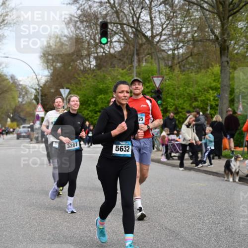12.04.2026 - 45. Internationalen Wilhelmsburger Insellauf J. Mangold http://msf.ph/oto/9518430 12.04.2026 13:23:49 Ziel 2766, 5622, 3739, 5209, 5212, 2802, 2803, 3258, 3259, 4073, 4292, 4517, 3872, 5017, 3871, 5632, 4365, 3267, 2562, 5356, 5355, 4567, 2145 meine-sportfotos.de
