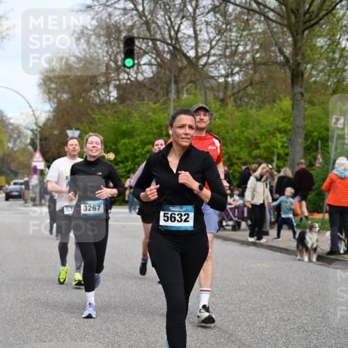 12.04.2026 - 45. Internationalen Wilhelmsburger Insellauf J. Mangold http://msf.ph/oto/9518434 12.04.2026 13:23:50 Ziel 2766, 5622, 3739, 5209, 5212, 2802, 2803, 3258, 3259, 4073, 4292, 4517, 3872, 5017, 5017, 3871, 5632, 4365, 3267, 2562, 5356, 5355, 4567, 2145 meine-sportfotos.de