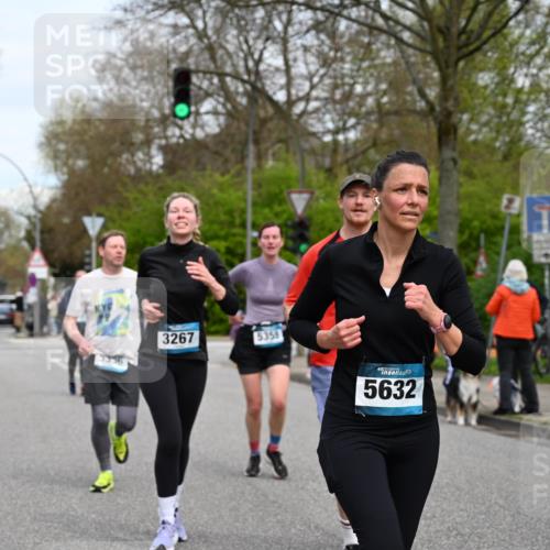 12.04.2026 - 45. Internationalen Wilhelmsburger Insellauf J. Mangold http://msf.ph/oto/9518435 12.04.2026 13:23:50 Ziel 2766, 5622, 3739, 5209, 5212, 2802, 2803, 3258, 3259, 4073, 4292, 4517, 3872, 5017, 5017, 3871, 5632, 4365, 3267, 2562, 5356, 5355, 4567, 2145 meine-sportfotos.de