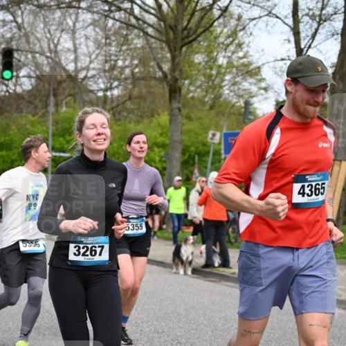 12.04.2026 - 45. Internationalen Wilhelmsburger Insellauf J. Mangold http://msf.ph/oto/9518448 12.04.2026 13:23:51 Ziel 2766, 5622, 3739, 5209, 5212, 2802, 2803, 3258, 3259, 4073, 4292, 4517, 3872, 5017, 3871, 5632, 4365, 3267, 2562, 5356, 5355, 4567, 2145 meine-sportfotos.de