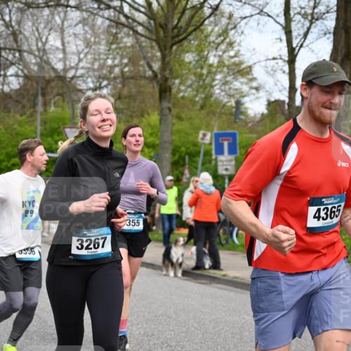 12.04.2026 - 45. Internationalen Wilhelmsburger Insellauf J. Mangold http://msf.ph/oto/9518449 12.04.2026 13:23:52 Ziel 2766, 5622, 3739, 5209, 5212, 2802, 2803, 3258, 3259, 4073, 4292, 4517, 3872, 5017, 3871, 5632, 4365, 3267, 2562, 5356, 5355, 4567, 2145 meine-sportfotos.de