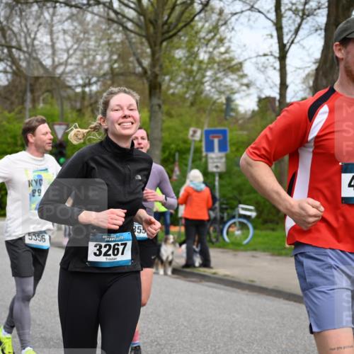 12.04.2026 - 45. Internationalen Wilhelmsburger Insellauf J. Mangold http://msf.ph/oto/9518451 12.04.2026 13:23:52 Ziel 2766, 5622, 3739, 5209, 5212, 2802, 2803, 3258, 3259, 4073, 4292, 4517, 3872, 5017, 3871, 5632, 4365, 3267, 2562, 5356, 5355, 4567, 2145 meine-sportfotos.de