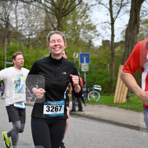 12.04.2026 - 45. Internationalen Wilhelmsburger Insellauf J. Mangold http://msf.ph/oto/9518453 12.04.2026 13:23:52 Ziel 2766, 5622, 3739, 5209, 5212, 2802, 2803, 3258, 3259, 4073, 4292, 4517, 3872, 5017, 3871, 5632, 4365, 3267, 2562, 5356, 5355, 4567, 2145 meine-sportfotos.de