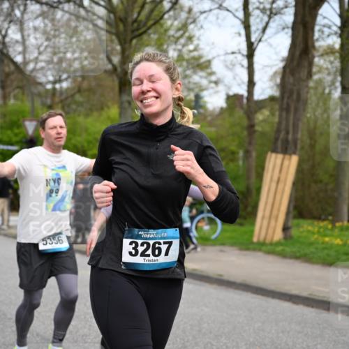 12.04.2026 - 45. Internationalen Wilhelmsburger Insellauf J. Mangold http://msf.ph/oto/9518455 12.04.2026 13:23:52 Ziel 2766, 5622, 3739, 5209, 5212, 2802, 2803, 3258, 3259, 4073, 4292, 4517, 3872, 5017, 3871, 5632, 4365, 3267, 2562, 5356, 5355, 4567, 2145 meine-sportfotos.de