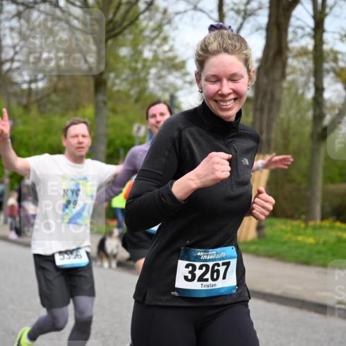 12.04.2026 - 45. Internationalen Wilhelmsburger Insellauf J. Mangold http://msf.ph/oto/9518458 12.04.2026 13:23:52 Ziel 2766, 5622, 3739, 5209, 5212, 2802, 2803, 3258, 3259, 4073, 4292, 4517, 3872, 5017, 3871, 5632, 4365, 3267, 2562, 5356, 5355, 4567, 2145 meine-sportfotos.de