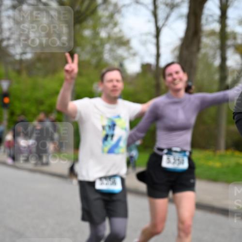 12.04.2026 - 45. Internationalen Wilhelmsburger Insellauf J. Mangold http://msf.ph/oto/9518461 12.04.2026 13:23:53 Ziel 2766, 5622, 3739, 5209, 5212, 2802, 2803, 3258, 3259, 4073, 4292, 4517, 3872, 5017, 3871, 3871, 5632, 4365, 3267, 2562, 5356, 5355, 4567, 2145 meine-sportfotos.de