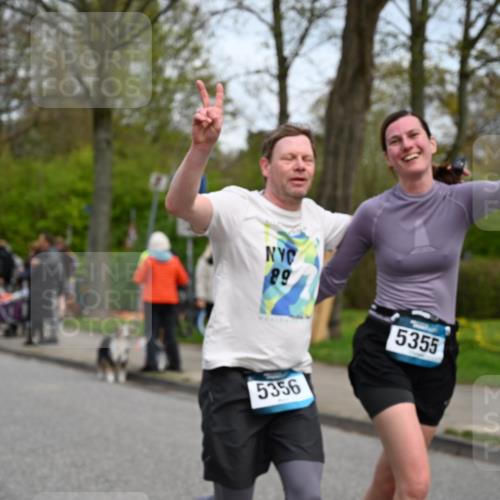 12.04.2026 - 45. Internationalen Wilhelmsburger Insellauf J. Mangold http://msf.ph/oto/9518464 12.04.2026 13:23:53 Ziel 2766, 5622, 3739, 5209, 5212, 2802, 2803, 3258, 3259, 4073, 4292, 4517, 3872, 5017, 3871, 3871, 5632, 4365, 3267, 2562, 5356, 5355, 4567, 2145 meine-sportfotos.de