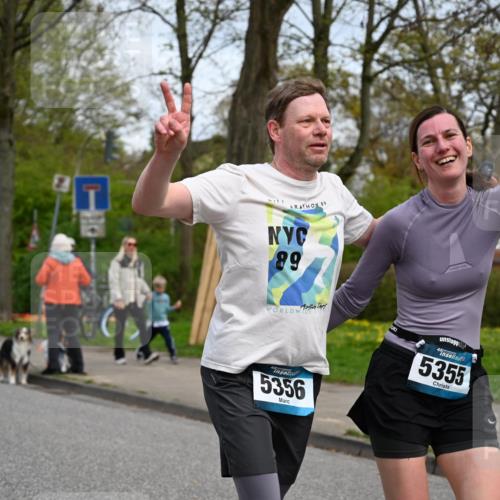 12.04.2026 - 45. Internationalen Wilhelmsburger Insellauf J. Mangold http://msf.ph/oto/9518467 12.04.2026 13:23:53 Ziel 2766, 5622, 3739, 5209, 5212, 2802, 2803, 3258, 3259, 4073, 4292, 4517, 3872, 5017, 3871, 3871, 5632, 4365, 3267, 2562, 5356, 5355, 4567, 2145 meine-sportfotos.de