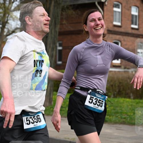 12.04.2026 - 45. Internationalen Wilhelmsburger Insellauf J. Mangold http://msf.ph/oto/9518473 12.04.2026 13:23:54 Ziel 5622, 3739, 5209, 5212, 2802, 2803, 3258, 3259, 4073, 4292, 4517, 3872, 5017, 3871, 5632, 5632, 4365, 3267, 2562, 5356, 5355, 4567, 2145 meine-sportfotos.de