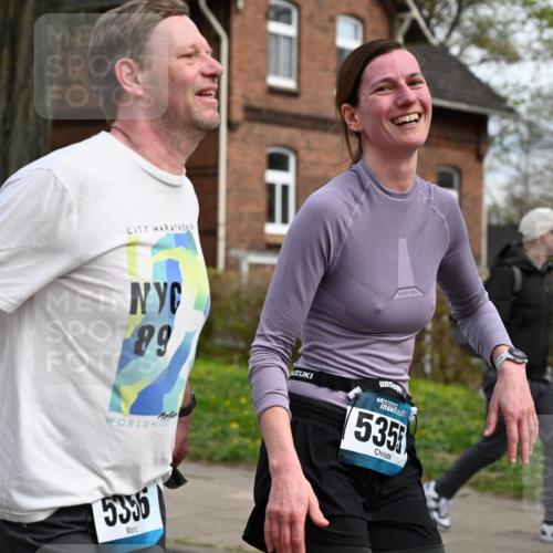 12.04.2026 - 45. Internationalen Wilhelmsburger Insellauf J. Mangold http://msf.ph/oto/9518475 12.04.2026 13:23:54 Ziel 5622, 3739, 5209, 5212, 2802, 2803, 3258, 3259, 4073, 4292, 4517, 3872, 5017, 3871, 5632, 5632, 4365, 3267, 2562, 5356, 5355, 4567, 2145 meine-sportfotos.de