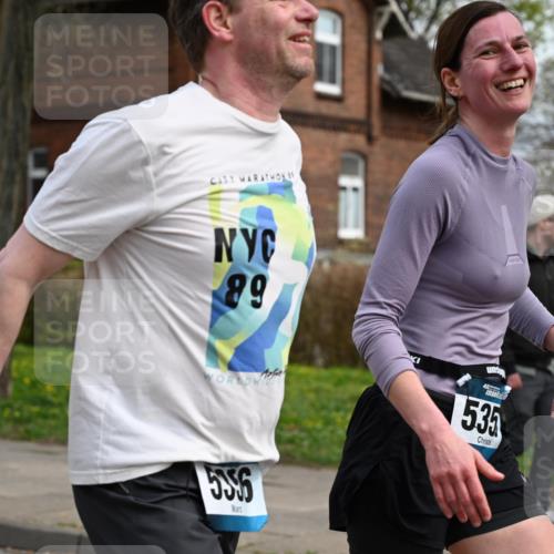 12.04.2026 - 45. Internationalen Wilhelmsburger Insellauf J. Mangold http://msf.ph/oto/9518476 12.04.2026 13:23:54 Ziel 5622, 3739, 5209, 5212, 2802, 2803, 3258, 3259, 4073, 4292, 4517, 3872, 5017, 3871, 5632, 5632, 4365, 3267, 2562, 5356, 5355, 4567, 2145 meine-sportfotos.de