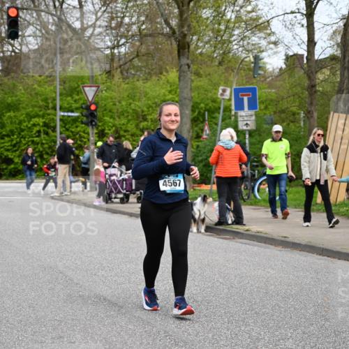 12.04.2026 - 45. Internationalen Wilhelmsburger Insellauf J. Mangold http://msf.ph/oto/9518477 12.04.2026 13:23:56 Ziel 5622, 3739, 5209, 5212, 2802, 2803, 3258, 3259, 4073, 4292, 4517, 3872, 5017, 3871, 5632, 4365, 3267, 2562, 5356, 5355, 4567, 2145, 3936 meine-sportfotos.de