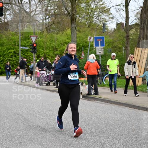 12.04.2026 - 45. Internationalen Wilhelmsburger Insellauf J. Mangold http://msf.ph/oto/9518478 12.04.2026 13:23:56 Ziel 5622, 3739, 5209, 5212, 2802, 2803, 3258, 3259, 4073, 4292, 4517, 3872, 5017, 3871, 5632, 4365, 3267, 2562, 5356, 5355, 4567, 2145, 3936 meine-sportfotos.de