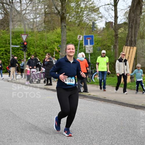 12.04.2026 - 45. Internationalen Wilhelmsburger Insellauf J. Mangold http://msf.ph/oto/9518480 12.04.2026 13:23:56 Ziel 5622, 3739, 5209, 5212, 2802, 2803, 3258, 3259, 4073, 4292, 4517, 3872, 5017, 3871, 5632, 4365, 3267, 2562, 5356, 5355, 4567, 2145, 3936 meine-sportfotos.de