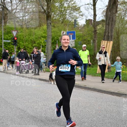 12.04.2026 - 45. Internationalen Wilhelmsburger Insellauf J. Mangold http://msf.ph/oto/9518483 12.04.2026 13:23:56 Ziel 5622, 3739, 5209, 5212, 2802, 2803, 3258, 3259, 4073, 4292, 4517, 3872, 5017, 3871, 5632, 4365, 3267, 2562, 5356, 5355, 4567, 2145, 3936 meine-sportfotos.de