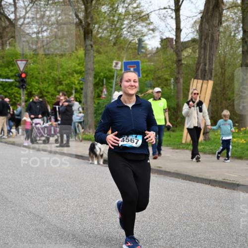 12.04.2026 - 45. Internationalen Wilhelmsburger Insellauf J. Mangold http://msf.ph/oto/9518484 12.04.2026 13:23:56 Ziel 5622, 3739, 5209, 5212, 2802, 2803, 3258, 3259, 4073, 4292, 4517, 3872, 5017, 3871, 5632, 4365, 3267, 2562, 5356, 5355, 4567, 2145, 3936 meine-sportfotos.de