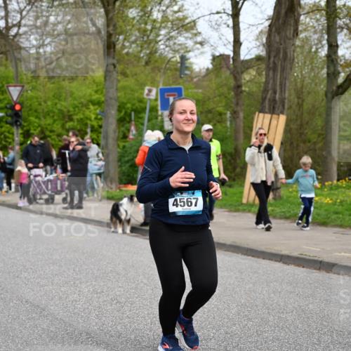 12.04.2026 - 45. Internationalen Wilhelmsburger Insellauf J. Mangold http://msf.ph/oto/9518485 12.04.2026 13:23:56 Ziel 5622, 3739, 5209, 5212, 2802, 2803, 3258, 3259, 4073, 4292, 4517, 3872, 5017, 3871, 5632, 4365, 3267, 2562, 5356, 5355, 4567, 2145, 3936 meine-sportfotos.de
