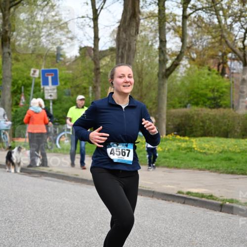 12.04.2026 - 45. Internationalen Wilhelmsburger Insellauf J. Mangold http://msf.ph/oto/9518490 12.04.2026 13:23:57 Ziel 3739, 5209, 5212, 2802, 2803, 3258, 3259, 4073, 4292, 4517, 3872, 5017, 3871, 5632, 4365, 3267, 2562, 5356, 5355, 5356, 5355, 4567, 2145, 3936 meine-sportfotos.de
