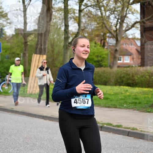 12.04.2026 - 45. Internationalen Wilhelmsburger Insellauf J. Mangold http://msf.ph/oto/9518494 12.04.2026 13:23:57 Ziel 3739, 5209, 5212, 2802, 2803, 3258, 3259, 4073, 4292, 4517, 3872, 5017, 3871, 5632, 4365, 3267, 2562, 5356, 5355, 5356, 5355, 4567, 2145, 3936 meine-sportfotos.de