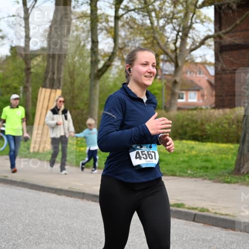 12.04.2026 - 45. Internationalen Wilhelmsburger Insellauf J. Mangold http://msf.ph/oto/9518495 12.04.2026 13:23:57 Ziel 3739, 5209, 5212, 2802, 2803, 3258, 3259, 4073, 4292, 4517, 3872, 5017, 3871, 5632, 4365, 3267, 2562, 5356, 5355, 5356, 5355, 4567, 2145, 3936 meine-sportfotos.de