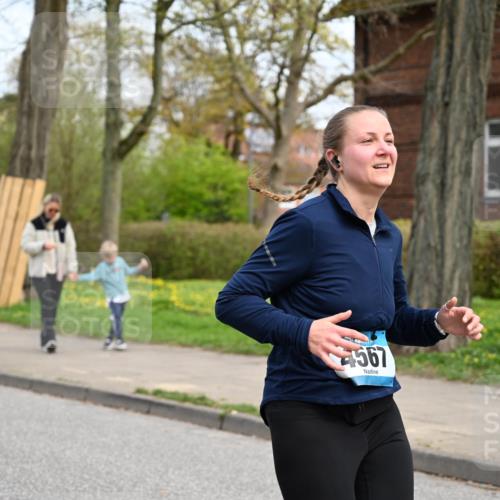 12.04.2026 - 45. Internationalen Wilhelmsburger Insellauf J. Mangold http://msf.ph/oto/9518498 12.04.2026 13:23:57 Ziel 3739, 5209, 5212, 2802, 2803, 3258, 3259, 4073, 4292, 4517, 3872, 5017, 3871, 5632, 4365, 3267, 2562, 5356, 5355, 5356, 5355, 4567, 2145, 3936 meine-sportfotos.de