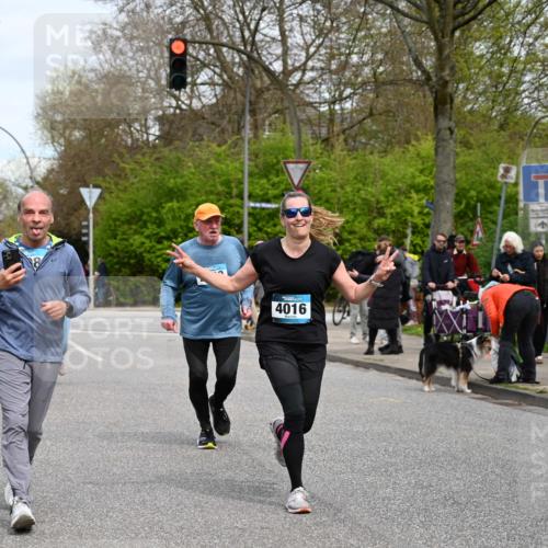 12.04.2026 - 45. Internationalen Wilhelmsburger Insellauf J. Mangold http://msf.ph/oto/9518522 12.04.2026 13:24:15 Ziel 5017, 3871, 5632, 4365, 3267, 2562, 5356, 5355, 4567, 2145, 3936, 4908, 4016, 2111, 2112, 2290, 4812, 4812, 2990, 2991, 2012 meine-sportfotos.de