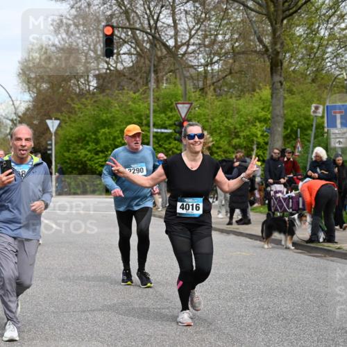 12.04.2026 - 45. Internationalen Wilhelmsburger Insellauf J. Mangold http://msf.ph/oto/9518523 12.04.2026 13:24:15 Ziel 5017, 3871, 5632, 4365, 3267, 2562, 5356, 5355, 4567, 2145, 3936, 4908, 4016, 2111, 2112, 2290, 4812, 4812, 2990, 2991, 2012 meine-sportfotos.de