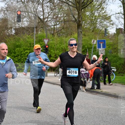 12.04.2026 - 45. Internationalen Wilhelmsburger Insellauf J. Mangold http://msf.ph/oto/9518529 12.04.2026 13:24:16 Ziel 3871, 5632, 4365, 3267, 2562, 5356, 5355, 4567, 2145, 3936, 4908, 4016, 2111, 2112, 2290, 4812, 2990, 2991, 2990, 2991, 2012, 5021 meine-sportfotos.de