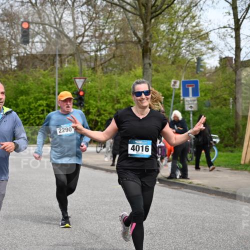 12.04.2026 - 45. Internationalen Wilhelmsburger Insellauf J. Mangold http://msf.ph/oto/9518530 12.04.2026 13:24:16 Ziel 3871, 5632, 4365, 3267, 2562, 5356, 5355, 4567, 2145, 3936, 4908, 4016, 2111, 2112, 2290, 4812, 2990, 2991, 2990, 2991, 2012, 5021 meine-sportfotos.de