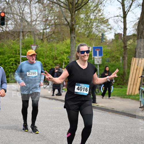12.04.2026 - 45. Internationalen Wilhelmsburger Insellauf J. Mangold http://msf.ph/oto/9518532 12.04.2026 13:24:16 Ziel 3871, 5632, 4365, 3267, 2562, 5356, 5355, 4567, 2145, 3936, 4908, 4016, 2111, 2112, 2290, 4812, 2990, 2991, 2990, 2991, 2012, 5021 meine-sportfotos.de
