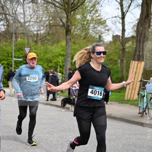 12.04.2026 - 45. Internationalen Wilhelmsburger Insellauf J. Mangold http://msf.ph/oto/9518534 12.04.2026 13:24:16 Ziel 3871, 5632, 4365, 3267, 2562, 5356, 5355, 4567, 2145, 3936, 4908, 4016, 2111, 2112, 2290, 4812, 2990, 2991, 2990, 2991, 2012, 5021 meine-sportfotos.de