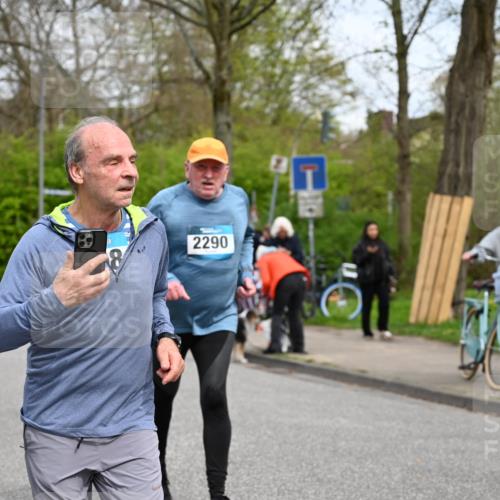 12.04.2026 - 45. Internationalen Wilhelmsburger Insellauf J. Mangold http://msf.ph/oto/9518539 12.04.2026 13:24:17 Ziel 3871, 5632, 4365, 3267, 2562, 5356, 5355, 4567, 2145, 3936, 4908, 4016, 2111, 2112, 2290, 4812, 2990, 2991, 2012, 5021 meine-sportfotos.de