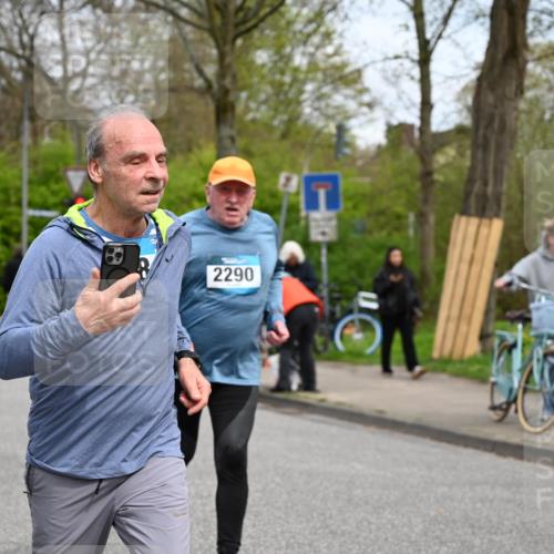 12.04.2026 - 45. Internationalen Wilhelmsburger Insellauf J. Mangold http://msf.ph/oto/9518540 12.04.2026 13:24:17 Ziel 3871, 5632, 4365, 3267, 2562, 5356, 5355, 4567, 2145, 3936, 4908, 4016, 2111, 2112, 2290, 4812, 2990, 2991, 2012, 5021 meine-sportfotos.de