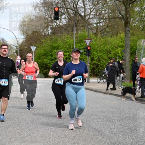 12.04.2026 - 45. Internationalen Wilhelmsburger Insellauf J. Mangold http://msf.ph/oto/9518551 12.04.2026 13:24:19 Ziel 5632, 4365, 3267, 2562, 5356, 5355, 4567, 2145, 3936, 4908, 4016, 2111, 2112, 2290, 4812, 2990, 2991, 2012, 2012, 5021, 4751 meine-sportfotos.de