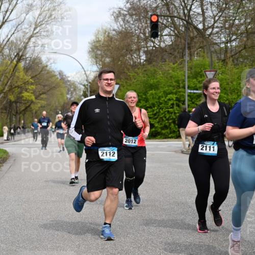 12.04.2026 - 45. Internationalen Wilhelmsburger Insellauf J. Mangold http://msf.ph/oto/9518555 12.04.2026 13:24:19 Ziel 5632, 4365, 3267, 2562, 5356, 5355, 4567, 2145, 3936, 4908, 4016, 2111, 2112, 2290, 4812, 2990, 2991, 2012, 2012, 5021, 4751 meine-sportfotos.de