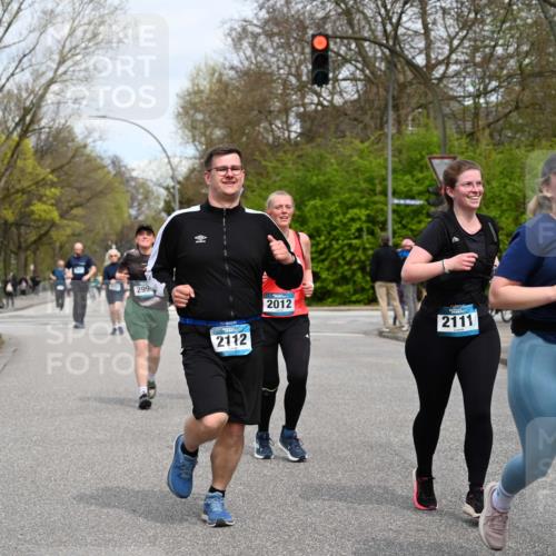 12.04.2026 - 45. Internationalen Wilhelmsburger Insellauf J. Mangold http://msf.ph/oto/9518556 12.04.2026 13:24:19 Ziel 5632, 4365, 3267, 2562, 5356, 5355, 4567, 2145, 3936, 4908, 4016, 2111, 2112, 2290, 4812, 2990, 2991, 2012, 2012, 5021, 4751 meine-sportfotos.de
