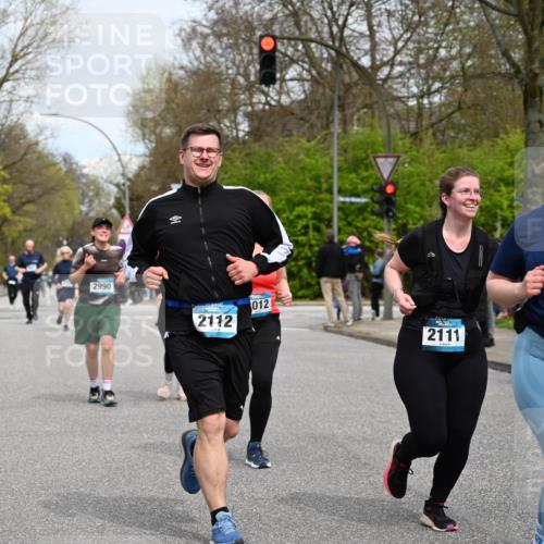 12.04.2026 - 45. Internationalen Wilhelmsburger Insellauf J. Mangold http://msf.ph/oto/9518559 12.04.2026 13:24:20 Ziel 4365, 3267, 2562, 5356, 5355, 4567, 2145, 3936, 3936, 4908, 4016, 2111, 2112, 2290, 4812, 2990, 2991, 2012, 5021, 4751, 2558, 2557 meine-sportfotos.de