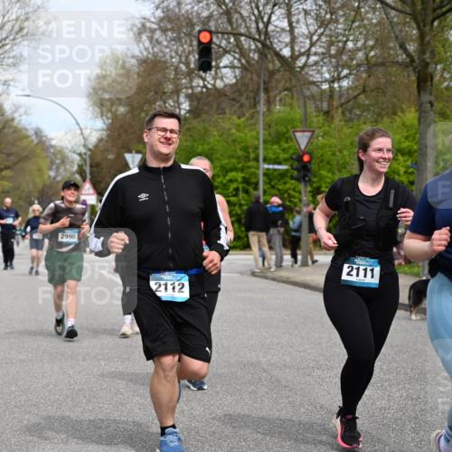 12.04.2026 - 45. Internationalen Wilhelmsburger Insellauf J. Mangold http://msf.ph/oto/9518560 12.04.2026 13:24:20 Ziel 4365, 3267, 2562, 5356, 5355, 4567, 2145, 3936, 3936, 4908, 4016, 2111, 2112, 2290, 4812, 2990, 2991, 2012, 5021, 4751, 2558, 2557 meine-sportfotos.de