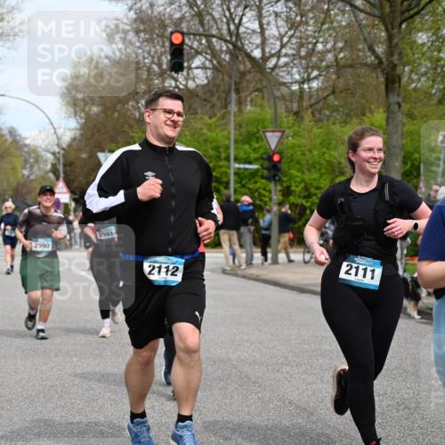 12.04.2026 - 45. Internationalen Wilhelmsburger Insellauf J. Mangold http://msf.ph/oto/9518562 12.04.2026 13:24:20 Ziel 4365, 3267, 2562, 5356, 5355, 4567, 2145, 3936, 3936, 4908, 4016, 2111, 2112, 2290, 4812, 2990, 2991, 2012, 5021, 4751, 2558, 2557 meine-sportfotos.de