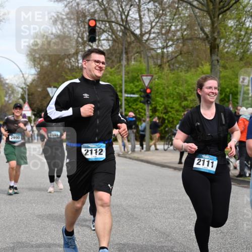 12.04.2026 - 45. Internationalen Wilhelmsburger Insellauf J. Mangold http://msf.ph/oto/9518563 12.04.2026 13:24:20 Ziel 4365, 3267, 2562, 5356, 5355, 4567, 2145, 3936, 3936, 4908, 4016, 2111, 2112, 2290, 4812, 2990, 2991, 2012, 5021, 4751, 2558, 2557 meine-sportfotos.de