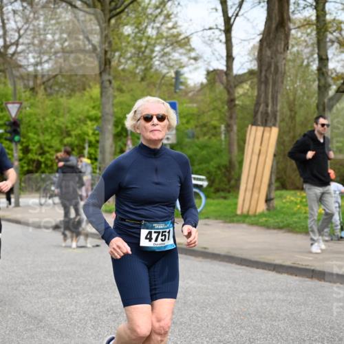 12.04.2026 - 45. Internationalen Wilhelmsburger Insellauf J. Mangold http://msf.ph/oto/9518613 12.04.2026 13:24:30 Ziel 4567, 2145, 3936, 4908, 4016, 2111, 2112, 2290, 4812, 2990, 2991, 2012, 5021, 4751, 4751, 2558, 2557 meine-sportfotos.de