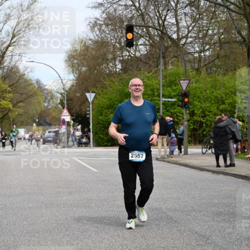 12.04.2026 - 45. Internationalen Wilhelmsburger Insellauf J. Mangold http://msf.ph/oto/9518632 12.04.2026 13:24:37 Ziel 2145, 3936, 4908, 4016, 2111, 2112, 2290, 4812, 2990, 2991, 2012, 5021, 4751, 2558, 2557 meine-sportfotos.de