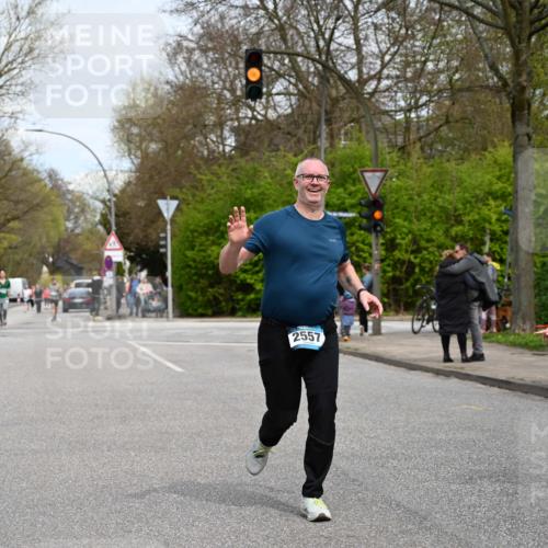 12.04.2026 - 45. Internationalen Wilhelmsburger Insellauf J. Mangold http://msf.ph/oto/9518635 12.04.2026 13:24:38 Ziel 3936, 4908, 4016, 2111, 2112, 2290, 4812, 2990, 2991, 2012, 5021, 4751, 2558, 2557 meine-sportfotos.de